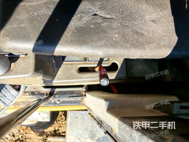 座椅右側(cè)控制臺/鑰匙門/油門/含右手柄（駕駛室部分）