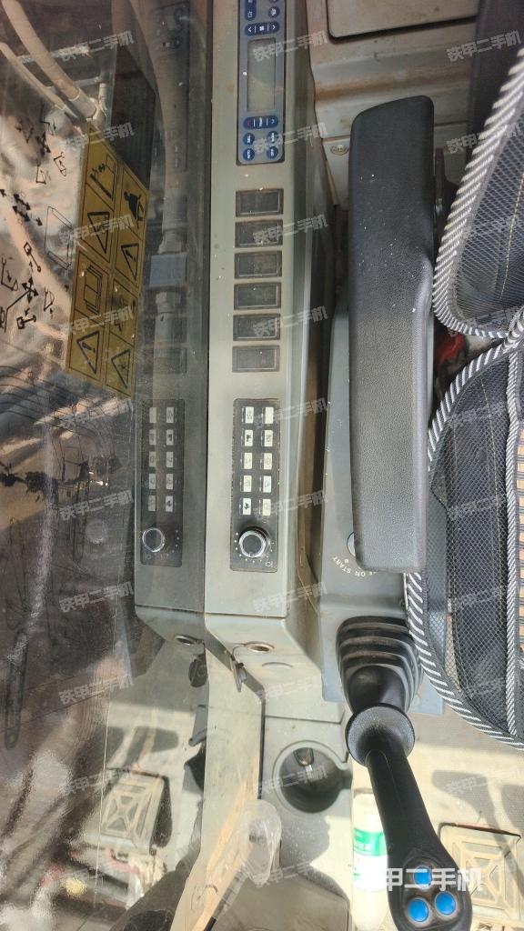 座椅右側(cè)控制臺/鑰匙門/油門/含右手柄（駕駛室部分）