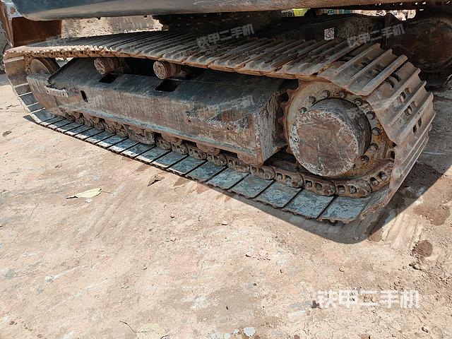 單側(cè)履帶整體(整機(jī)外觀) 單側(cè)履帶整體(整機(jī)外觀)