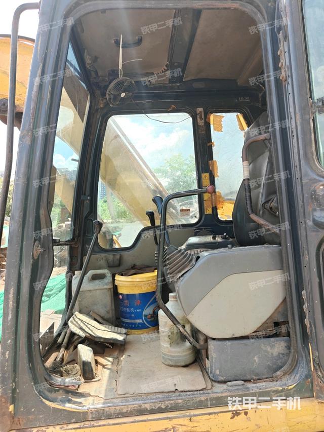  驾驶室正侧（驾驶室部分）