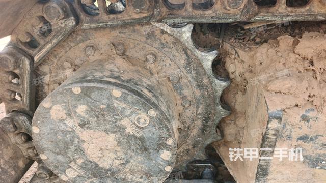 左驅(qū)動輪（行走機(jī)構(gòu)）