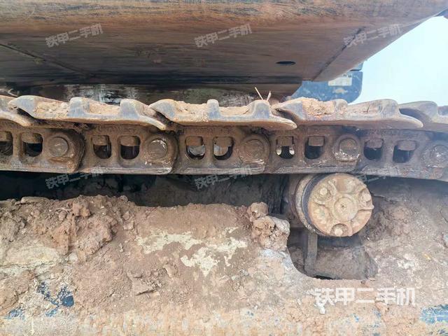 单侧履带整体(整机外观) 单侧履带整体(整机外观)