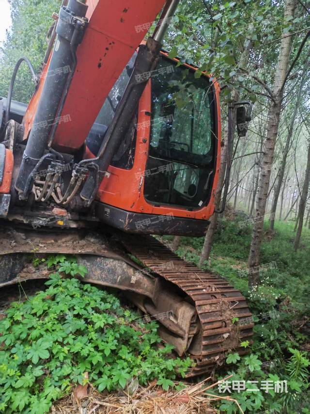 駕駛室頂部（整機外觀）