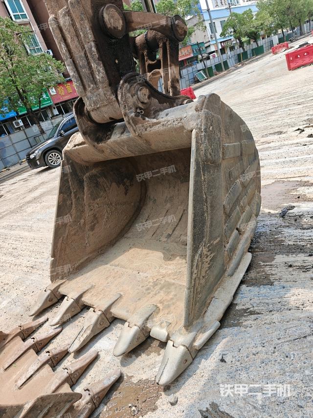 小臂整体左后（工作和回转装置）