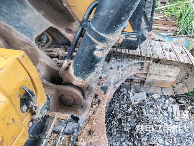 铲斗右后整体(工作和回转装置) 铲斗右后整体(工作和回转装置)