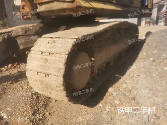 單側(cè)履帶整體(整機外觀) 單側(cè)履帶整體(整機外觀)