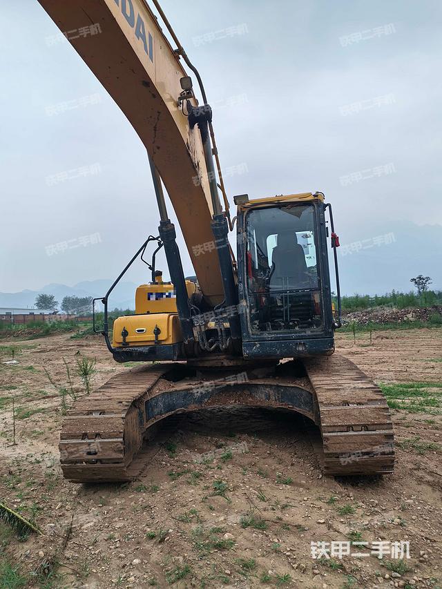 驾驶室整体(整机外观) 驾驶室整体(整机外观)