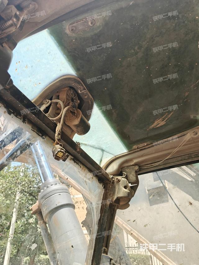 后窗玻璃角标（驾驶室部分）