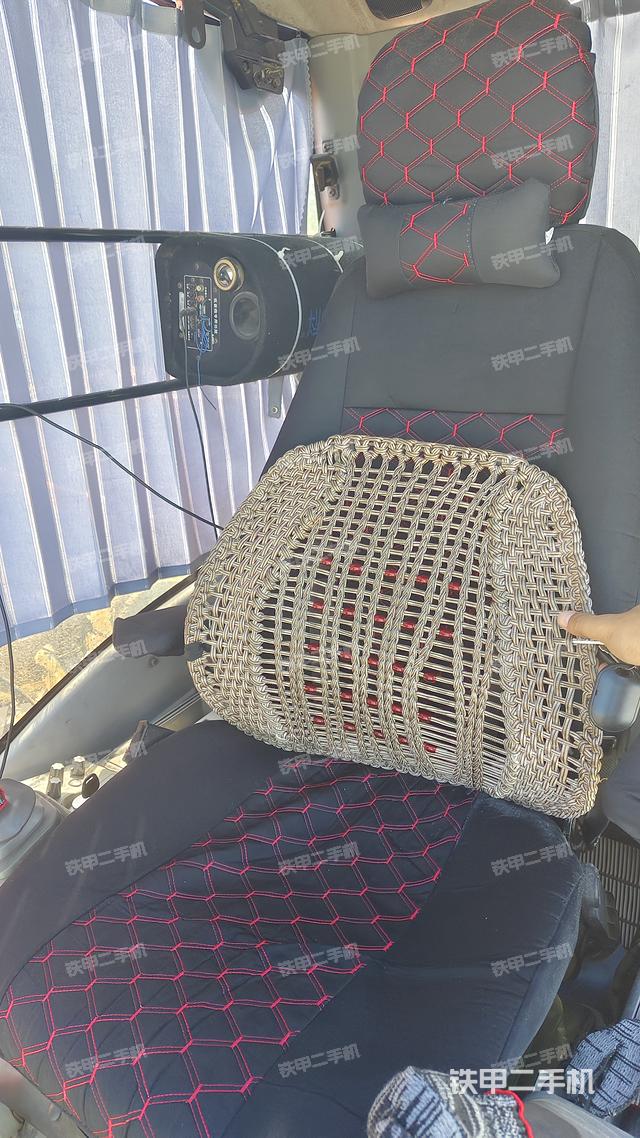 駕駛室整體(整機(jī)外觀) 駕駛室整體(整機(jī)外觀)