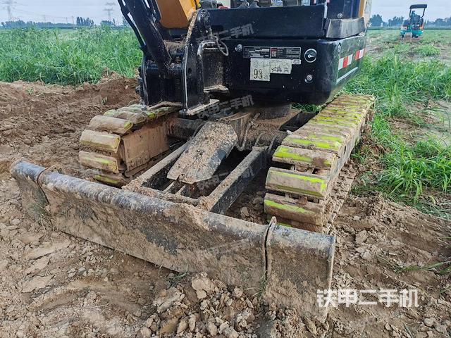 回轉(zhuǎn)馬達(dá)和主控閥（整機外觀）