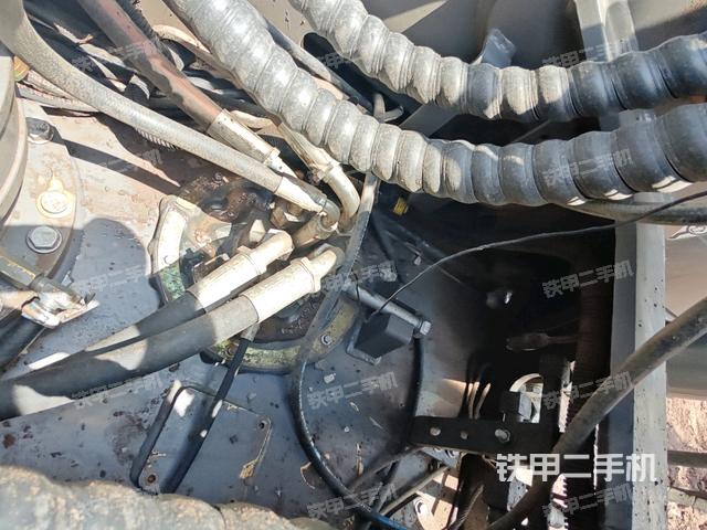 中央回转接头特写(上车部件) 中央回转接头特写(上车部件)