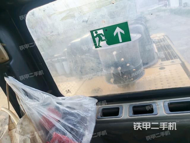 左后方玻璃角标(驾驶室部分) 左后方玻璃角标(驾驶室部分)