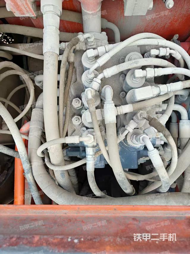 回轉(zhuǎn)馬達和主控閥（整機外觀）