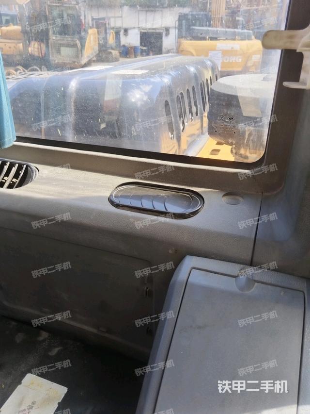 后窗玻璃角标（驾驶室部分）