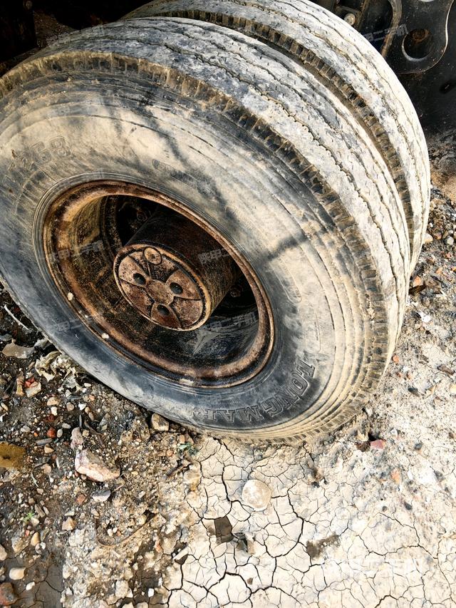 右驅(qū)動輪（行走機(jī)構(gòu)）