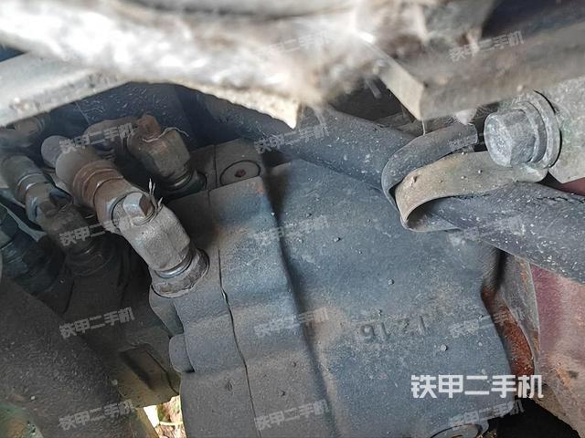 液壓泵艙室正面整體（整機(jī)外觀）