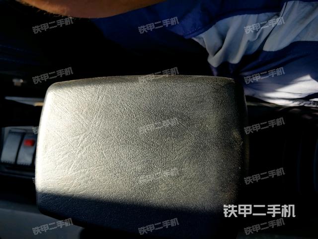 座椅右侧控制台/钥匙门/油门/含右手柄（驾驶室部分）