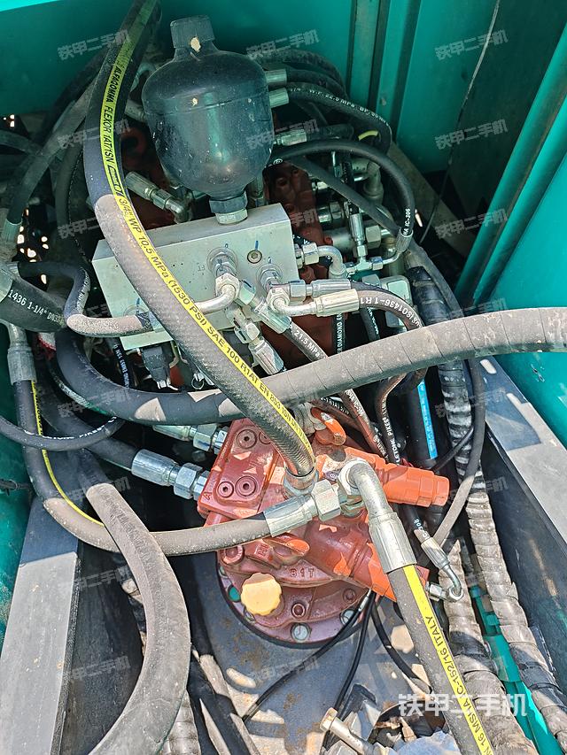 回轉(zhuǎn)馬達(dá)和主控閥(整機(jī)外觀) 回轉(zhuǎn)馬達(dá)和主控閥(整機(jī)外觀)