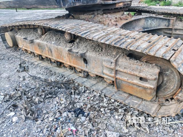 左侧履带整体 (行走机构) 左侧履带整体 (行走机构)