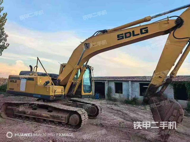 驾驶室顶部（整机外观）