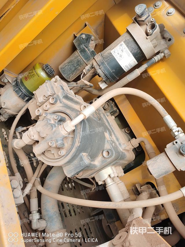 液壓泵艙室正面整體(整機(jī)外觀) 液壓泵艙室正面整體(整機(jī)外觀)