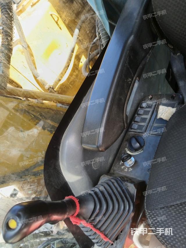 座椅右侧控制台/钥匙门/油门/含右手柄（驾驶室部分）