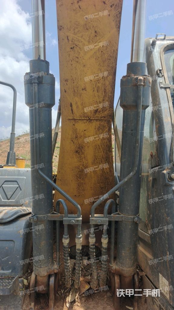 大臂油缸整體?豎拍（工作和回轉(zhuǎn)裝置）