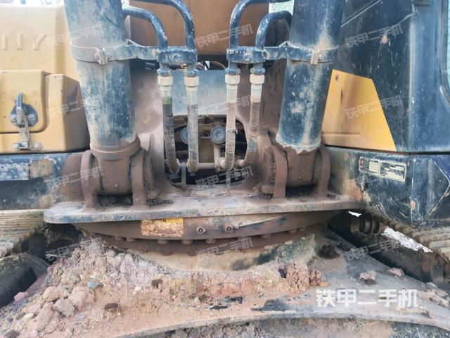 大臂油缸整体 竖拍(工作和回转装置) 大臂油缸整体 竖拍(工作和回转装置)