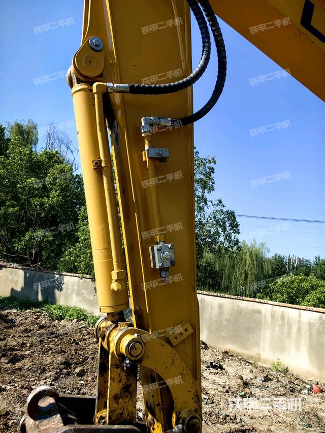 小臂整体左后(工作和回转装置) 小臂整体左后(工作和回转装置)