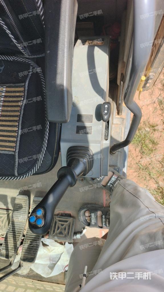 座椅左側(cè)控制臺/音響/含左手柄（駕駛室部分）