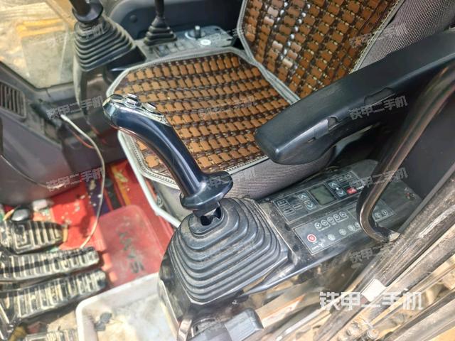 座椅左侧控制台/音响/含左手柄（驾驶室部分）