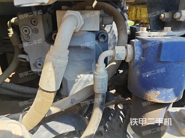 液壓泵艙室正面整體(整機外觀) 液壓泵艙室正面整體(整機外觀)
