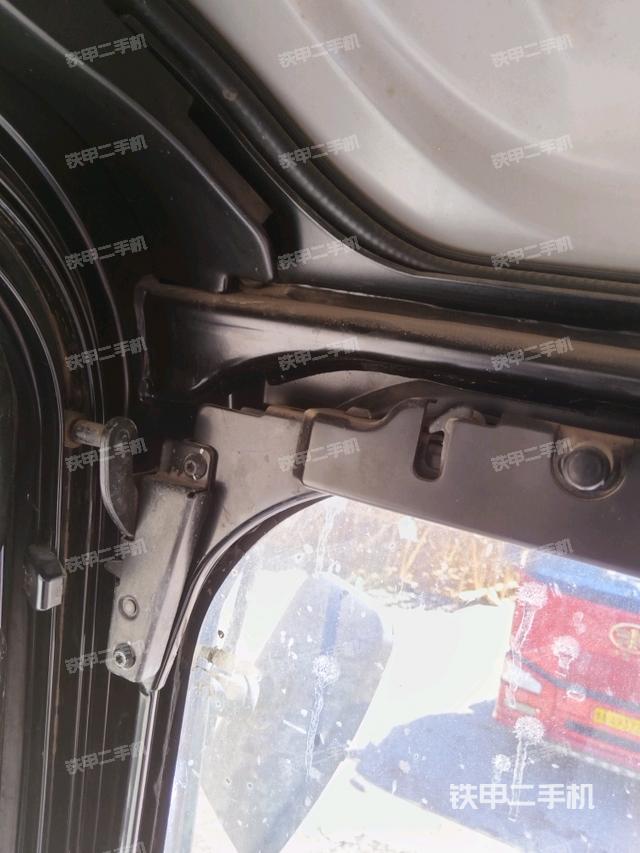 左后方玻璃角標(biāo)（駕駛室部分）