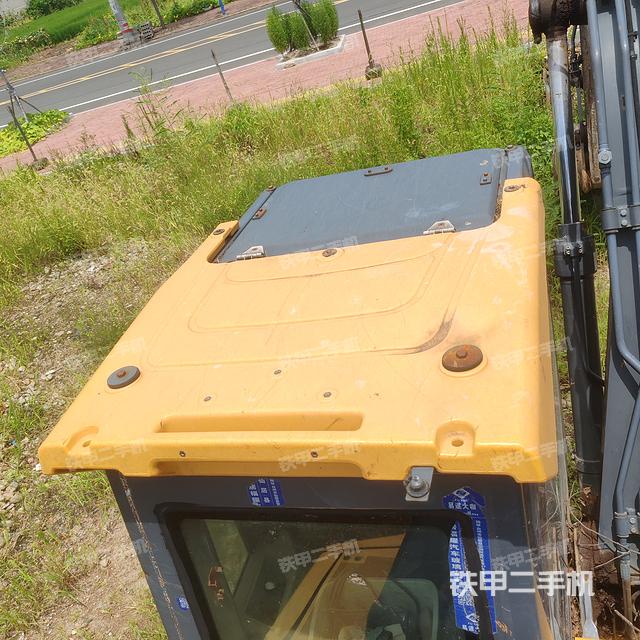 駕駛室頂部(整機外觀) 駕駛室頂部(整機外觀)