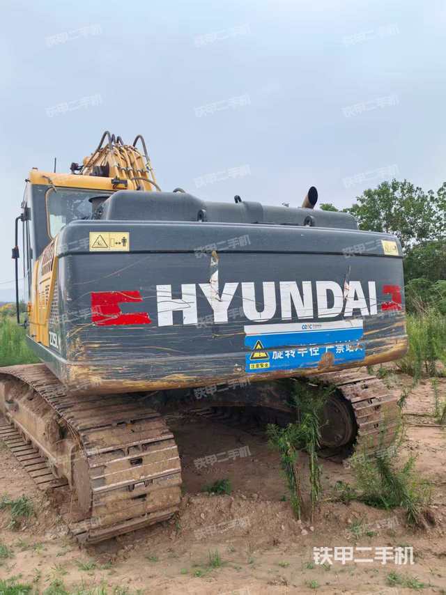 驾驶室顶部(整机外观) 驾驶室顶部(整机外观)