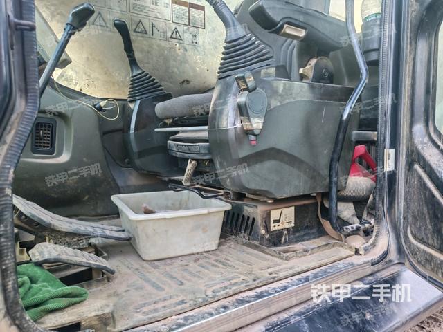 顶棚整体(驾驶室部分) 顶棚整体(驾驶室部分)