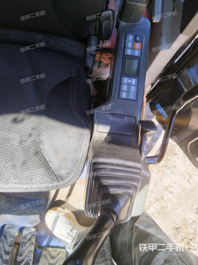 座椅左側(cè)控制臺(tái)/音響/含左手柄（駕駛室部分）