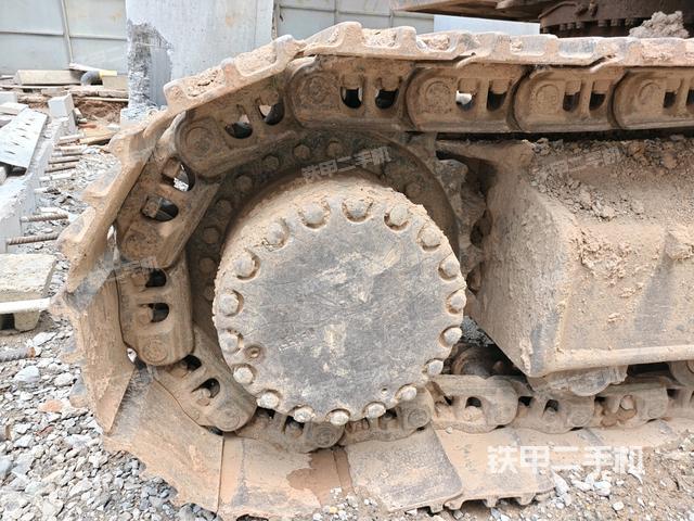 右驱动轮（行走机构）