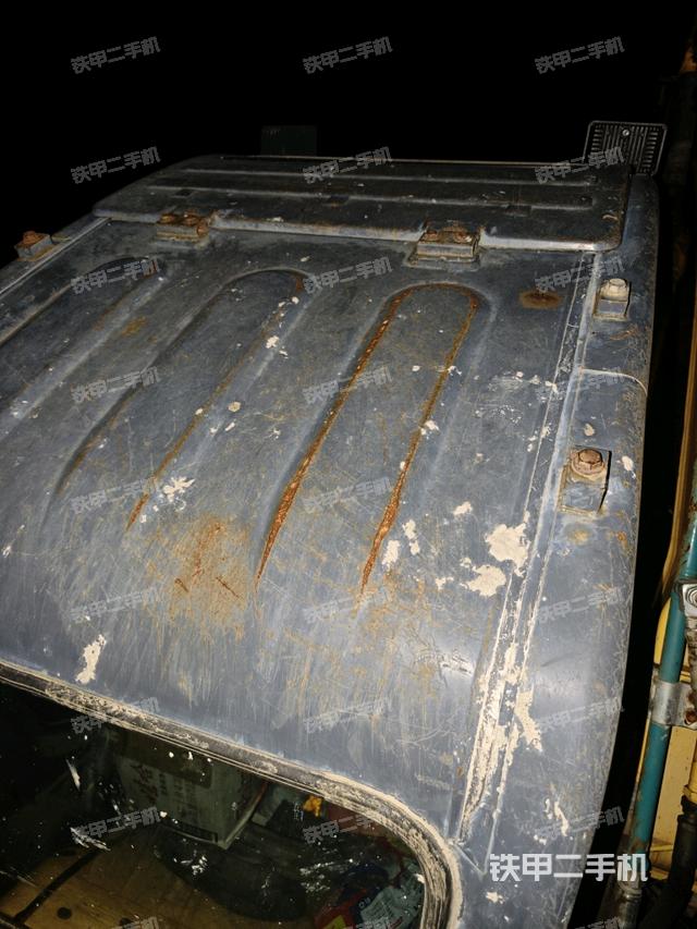 驾驶室顶部（整机外观）