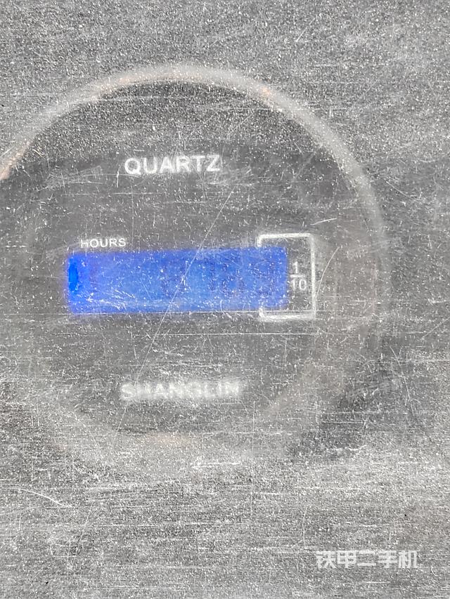 駕駛室操作臺(tái)(整機(jī)外觀及大件) 駕駛室操作臺(tái)(整機(jī)外觀及大件)