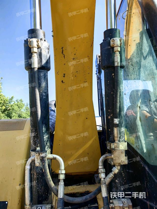 大臂油缸整體?豎拍（工作和回轉(zhuǎn)裝置）