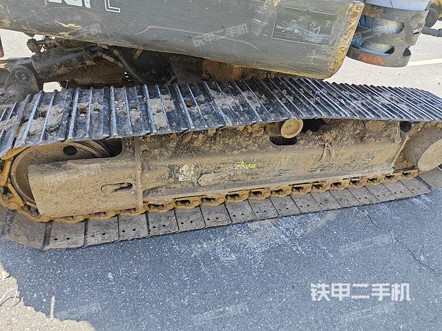 單側(cè)履帶整體(整機外觀) 單側(cè)履帶整體(整機外觀)