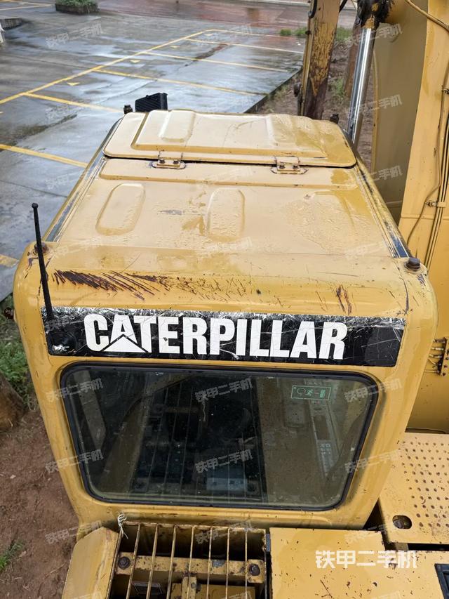 驾驶室顶部(整机外观) 驾驶室顶部(整机外观)