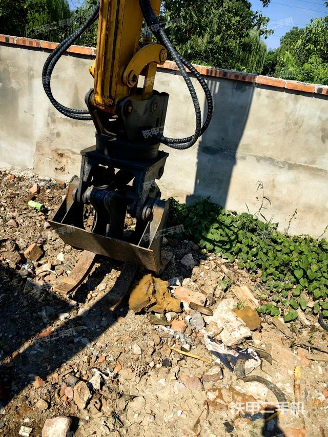 铲斗45度(工作和回转装置) 铲斗45度(工作和回转装置)