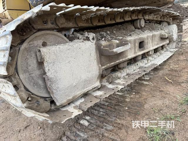 单侧履带整体(整机外观) 单侧履带整体(整机外观)