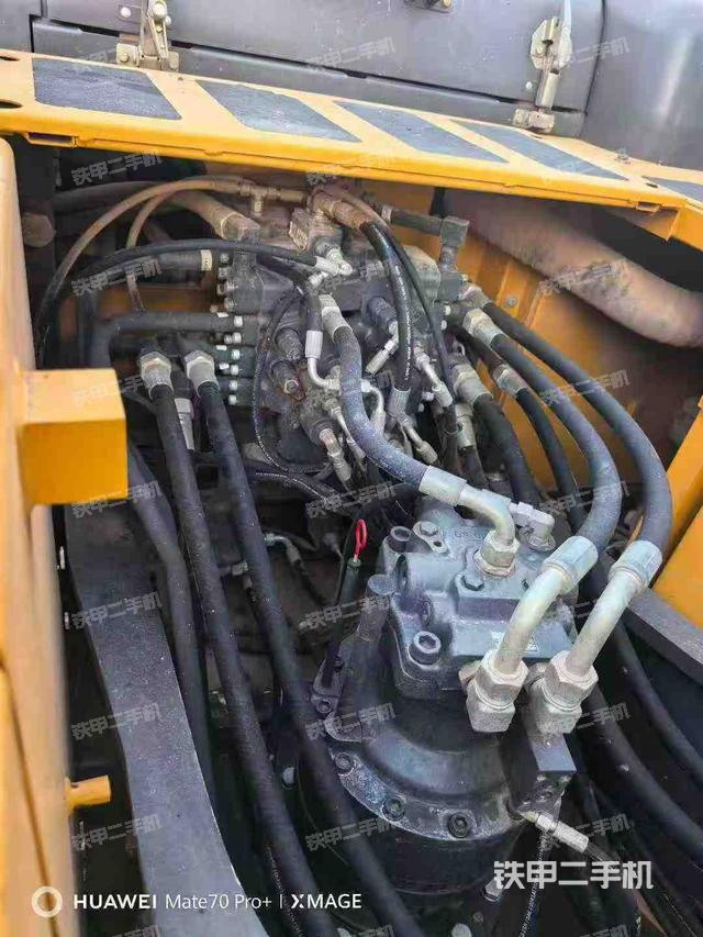 回转马达和主控阀（整机外观）