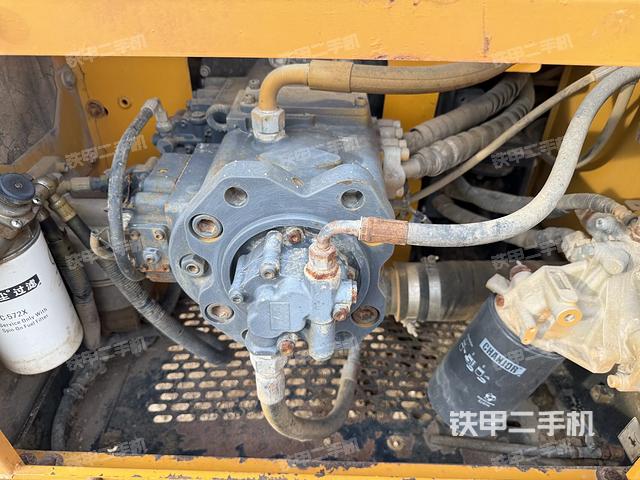 液壓泵艙室正面整體(整機(jī)外觀) 液壓泵艙室正面整體(整機(jī)外觀)