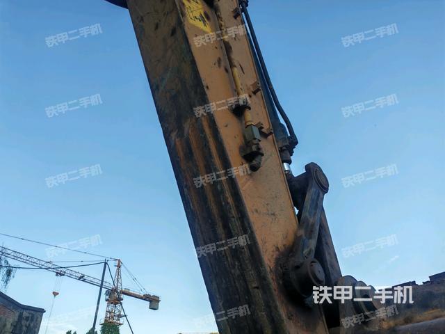 小臂整体右前(工作和回转装置) 小臂整体右前(工作和回转装置)