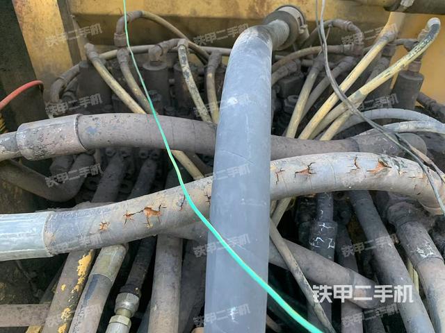 回轉(zhuǎn)馬達(dá)和主控閥(整機(jī)外觀) 回轉(zhuǎn)馬達(dá)和主控閥(整機(jī)外觀)