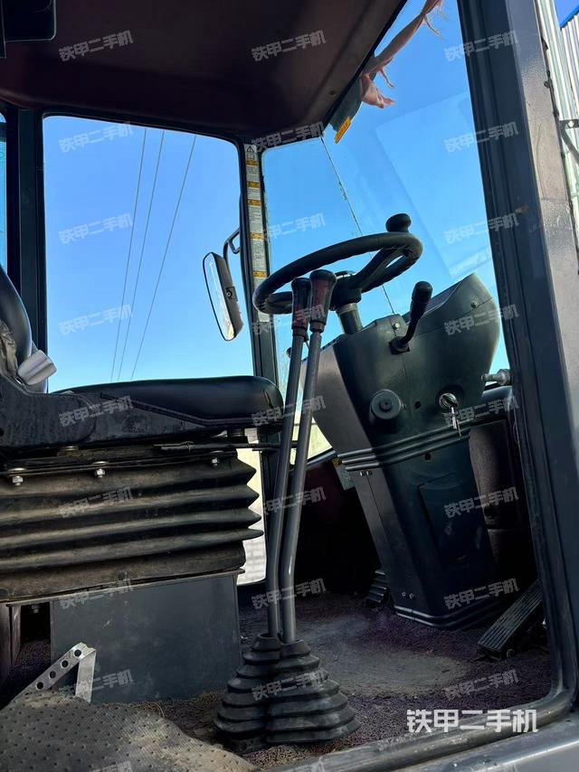 駕駛室工作臺(tái)(整機(jī)外觀及大件) 駕駛室工作臺(tái)(整機(jī)外觀及大件)